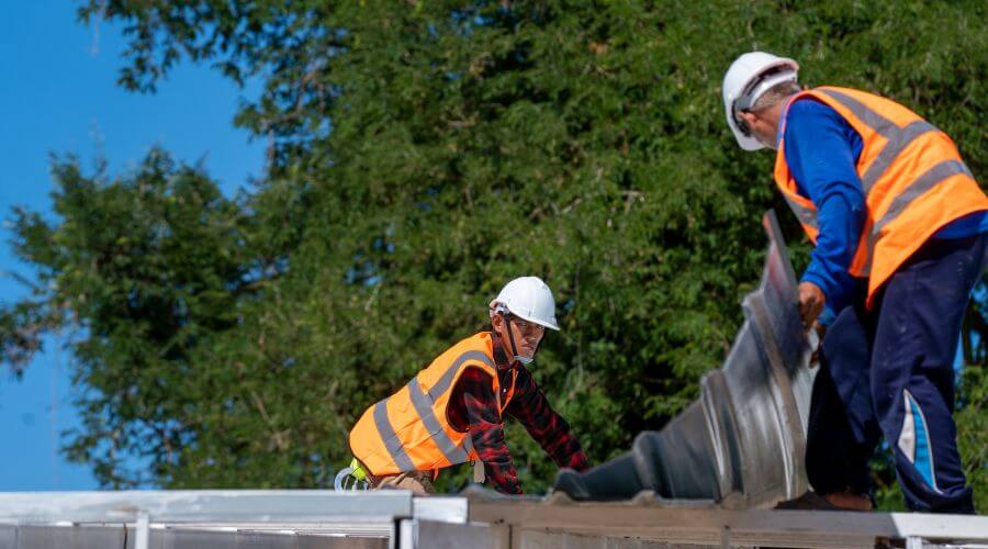 Professional gutter cleaning in Maple, TX